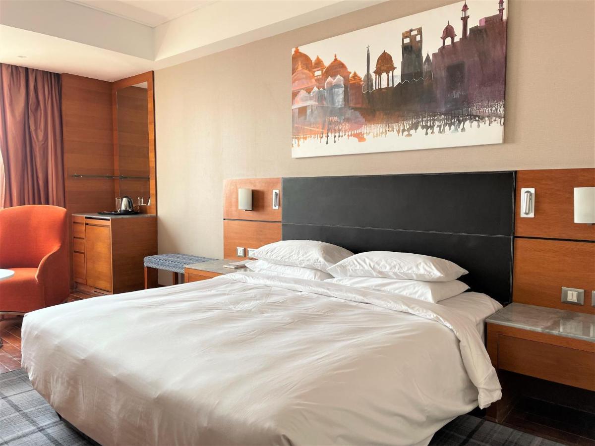Hotel Hyatt Centric Janakpuri Nueva Delhi Exterior foto A room at the Taj Mahal Palace