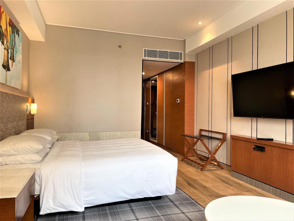 Hotel Hyatt Centric Janakpuri Nueva Delhi Exterior foto A room at the hotel