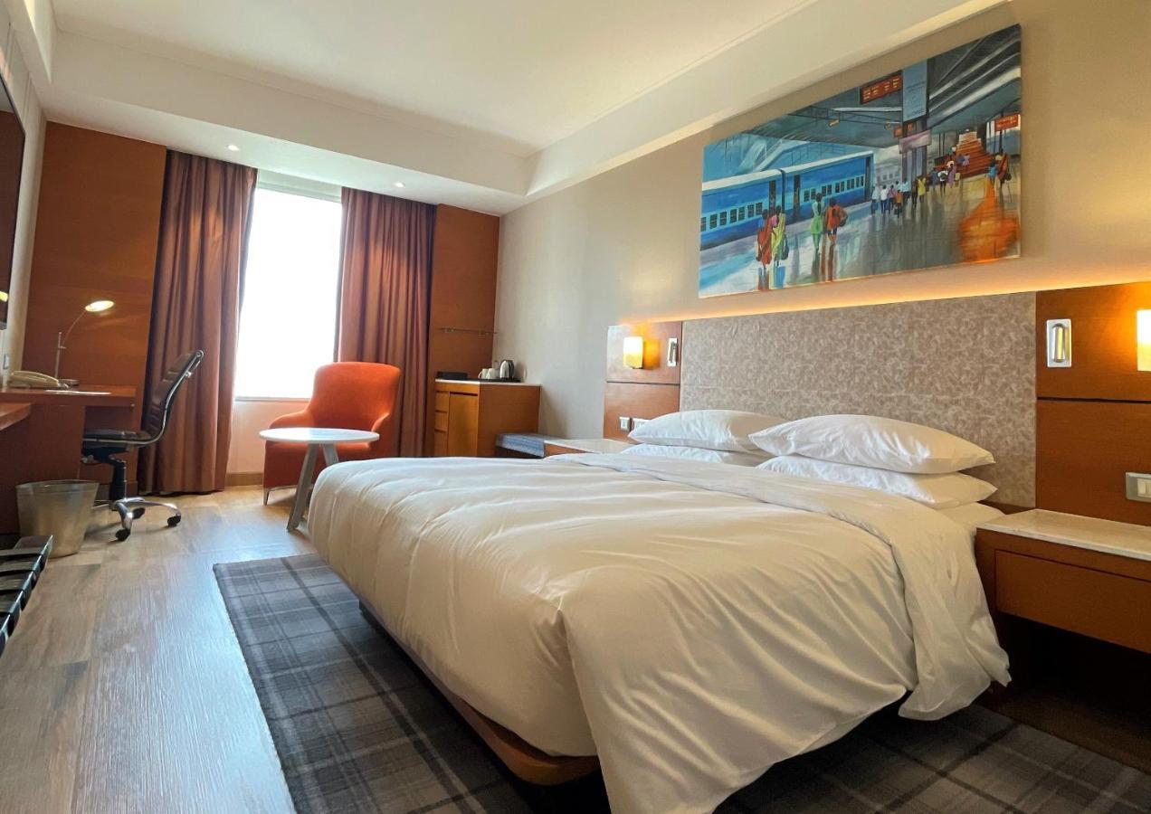 Hotel Hyatt Centric Janakpuri Nueva Delhi Exterior foto A room at the hotel