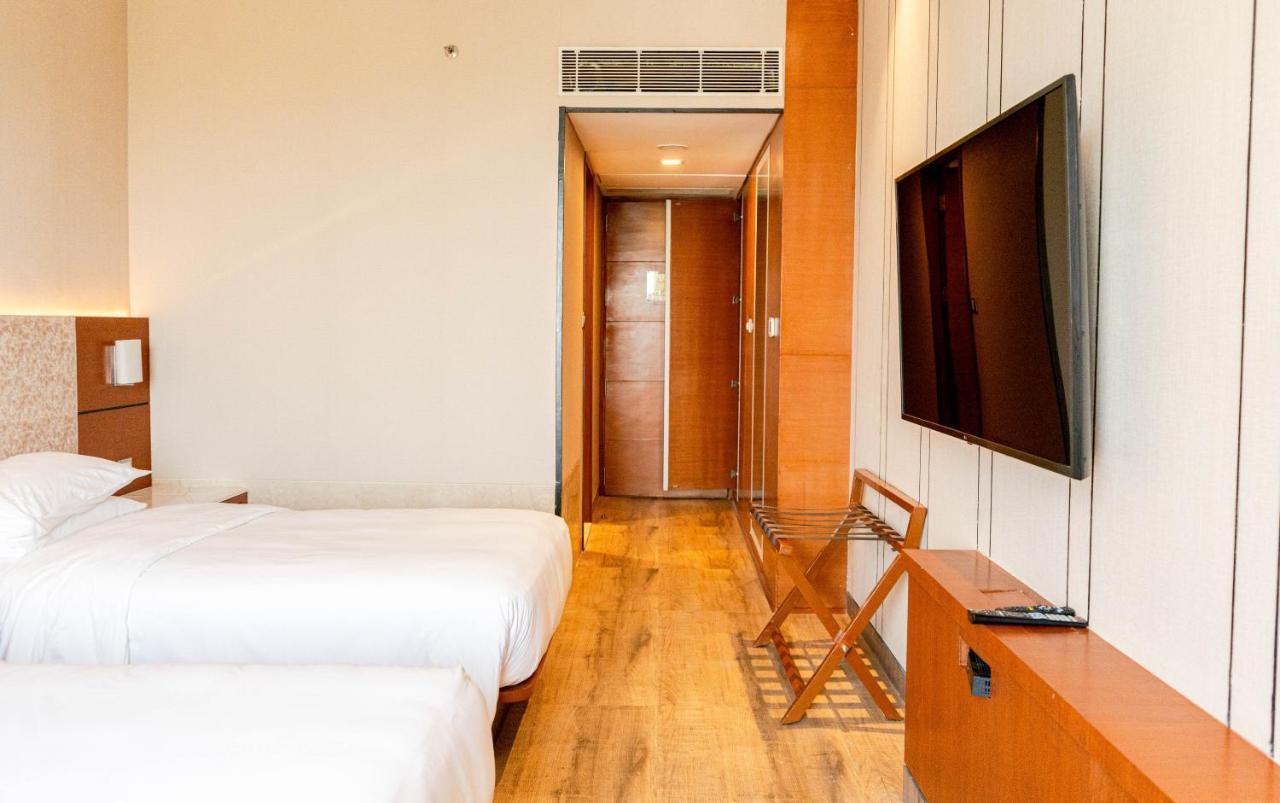 Hotel Hyatt Centric Janakpuri Nueva Delhi Exterior foto A room at the hotel