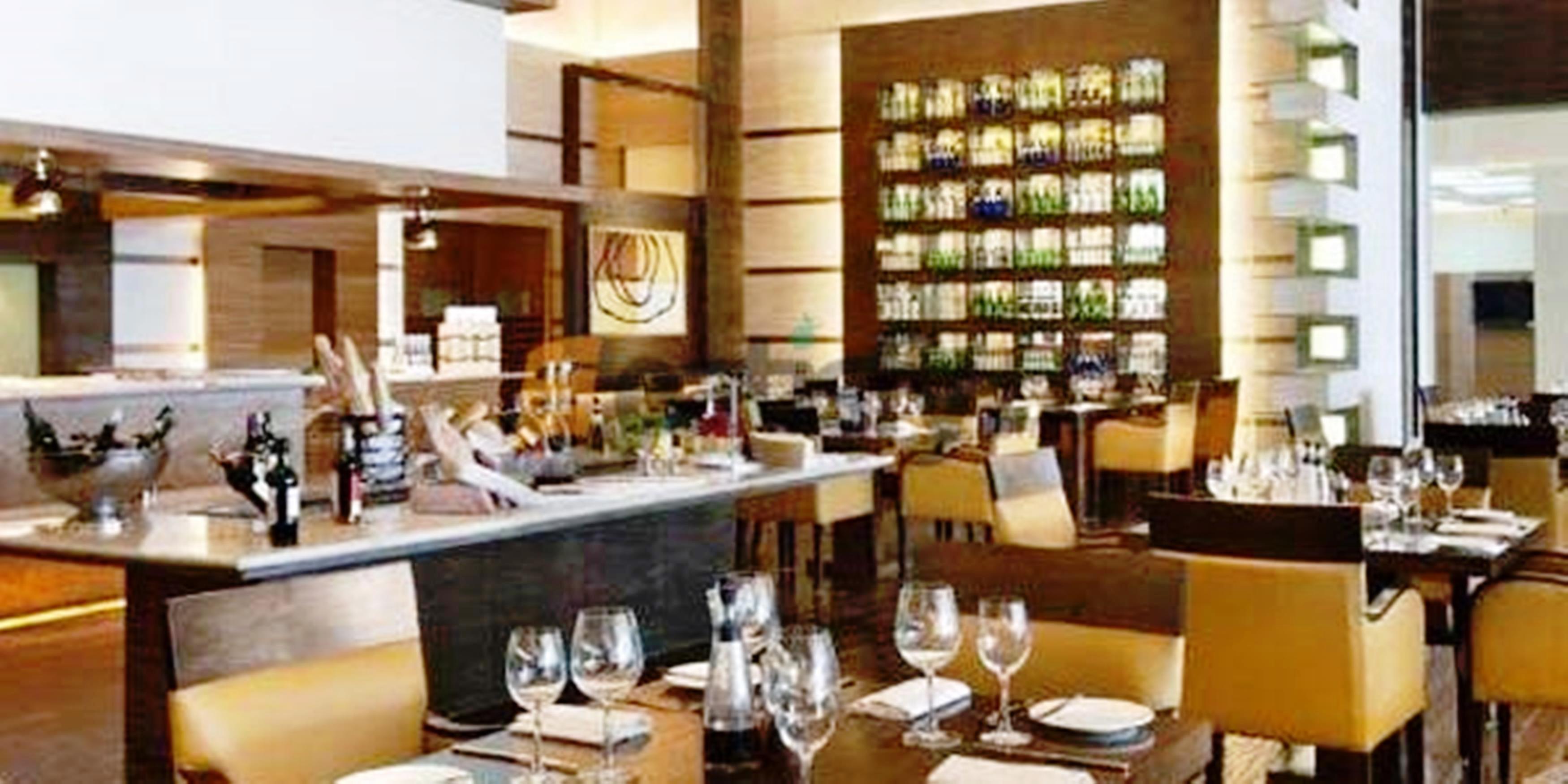 Hotel Hyatt Centric Janakpuri Nueva Delhi Exterior foto The interior of the restaurant