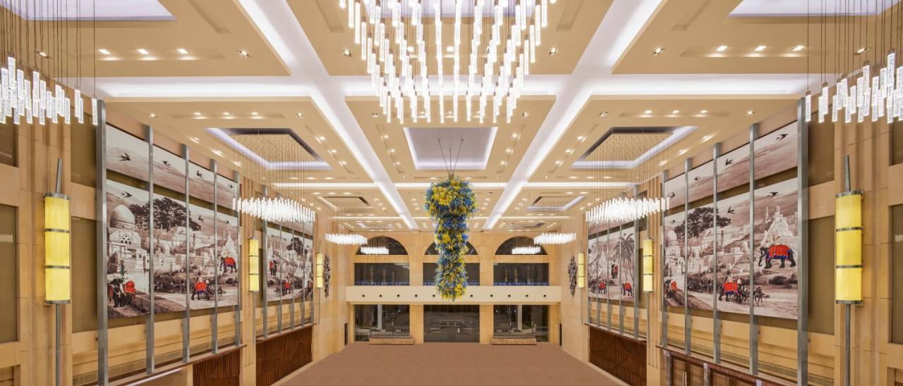 Hotel Hyatt Centric Janakpuri Nueva Delhi Exterior foto The lobby of the National Theatre