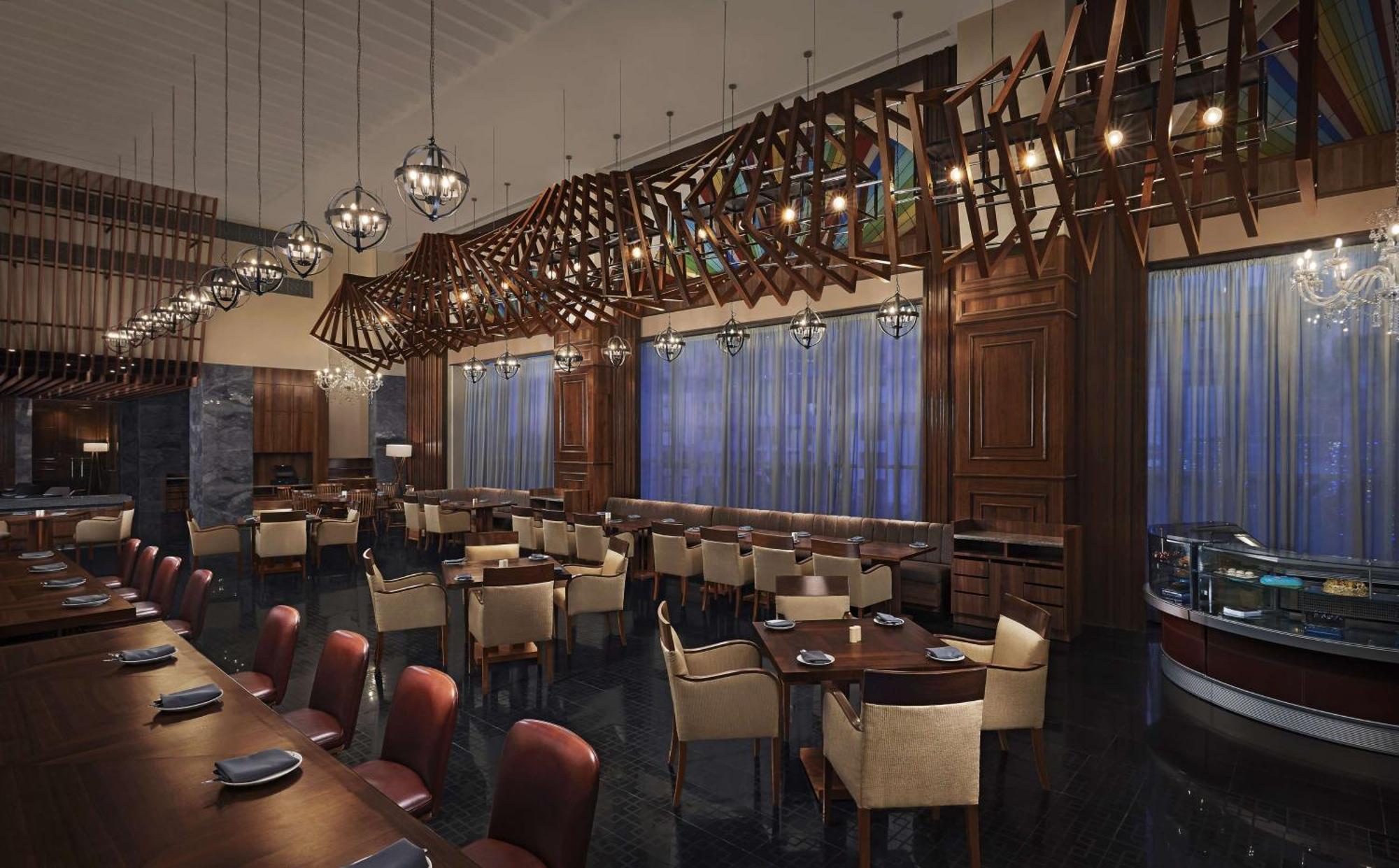 Hotel Hyatt Centric Janakpuri Nueva Delhi Exterior foto The interior of the restaurant